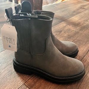 Time and Tru women’s fashion boots size 6